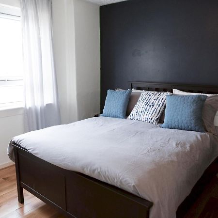 Pass The Keys Cozy Two Bed Flat Near Glasgow Airport & Paisley Bagian luar foto