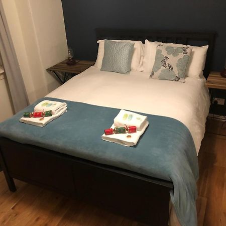Pass The Keys Cozy Two Bed Flat Near Glasgow Airport & Paisley Bagian luar foto