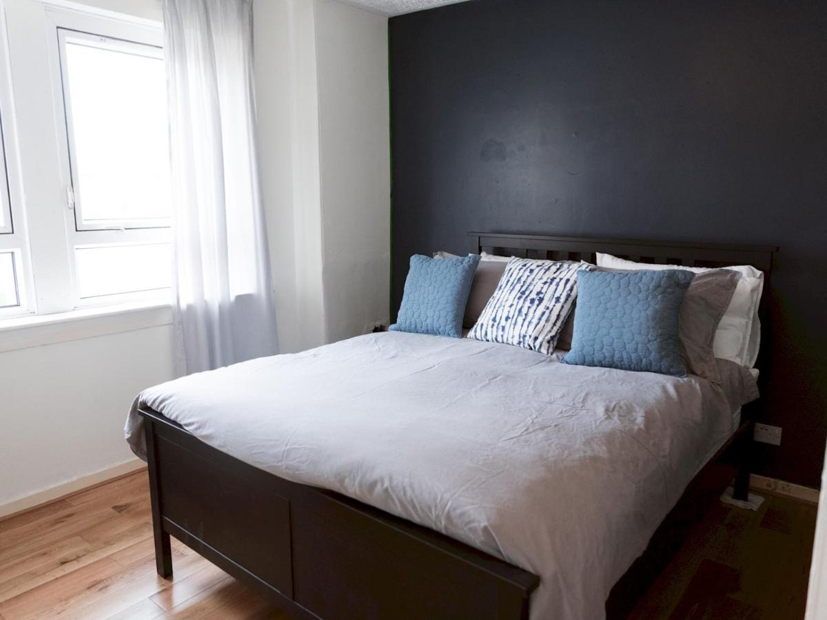 Pass The Keys Cozy Two Bed Flat Near Glasgow Airport & Paisley Bagian luar foto