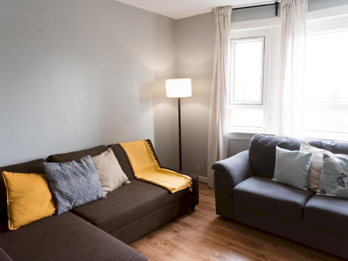 Pass The Keys Cozy Two Bed Flat Near Glasgow Airport & Paisley Bagian luar foto