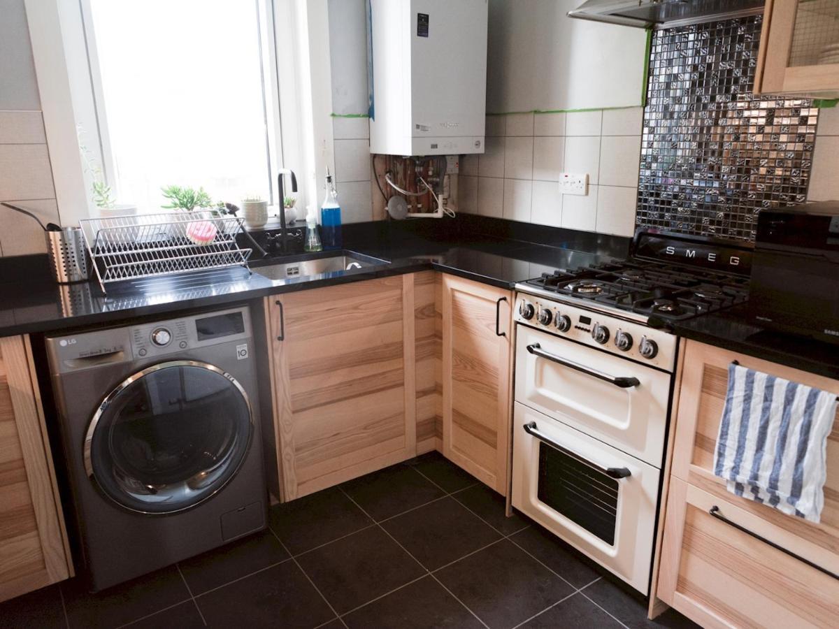 Pass The Keys Cozy Two Bed Flat Near Glasgow Airport & Paisley Bagian luar foto