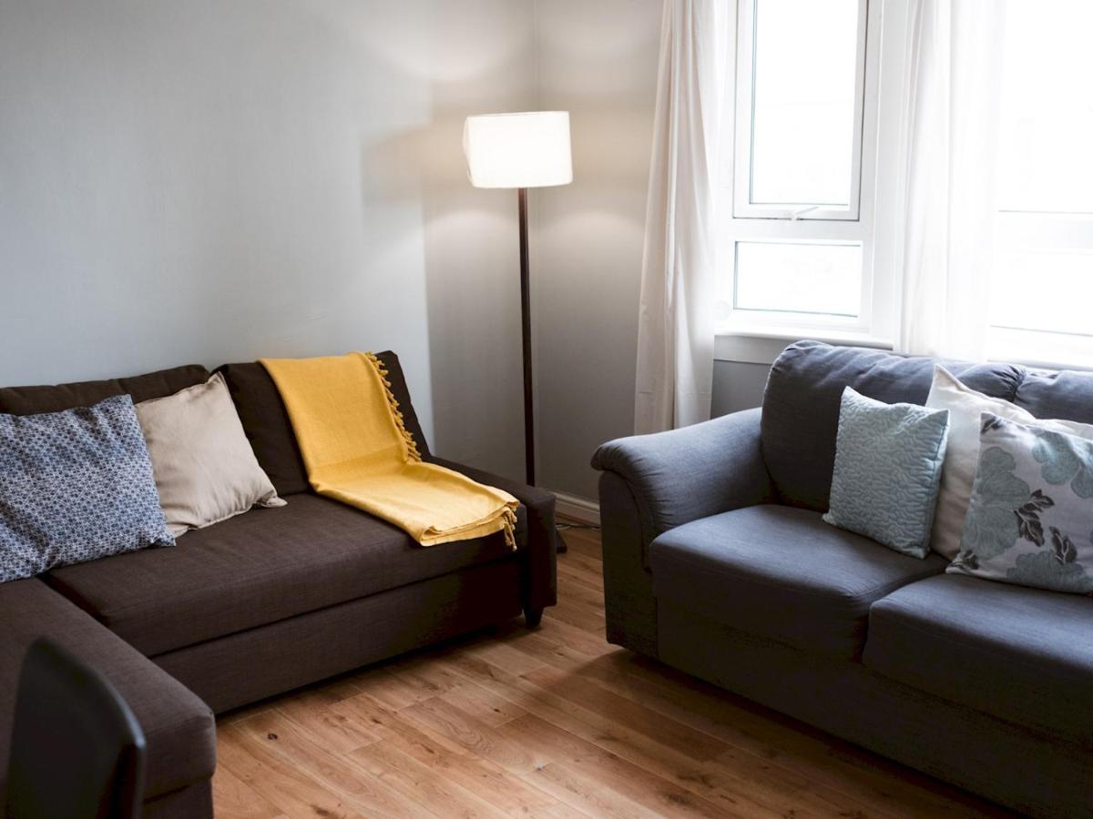 Pass The Keys Cozy Two Bed Flat Near Glasgow Airport & Paisley Bagian luar foto