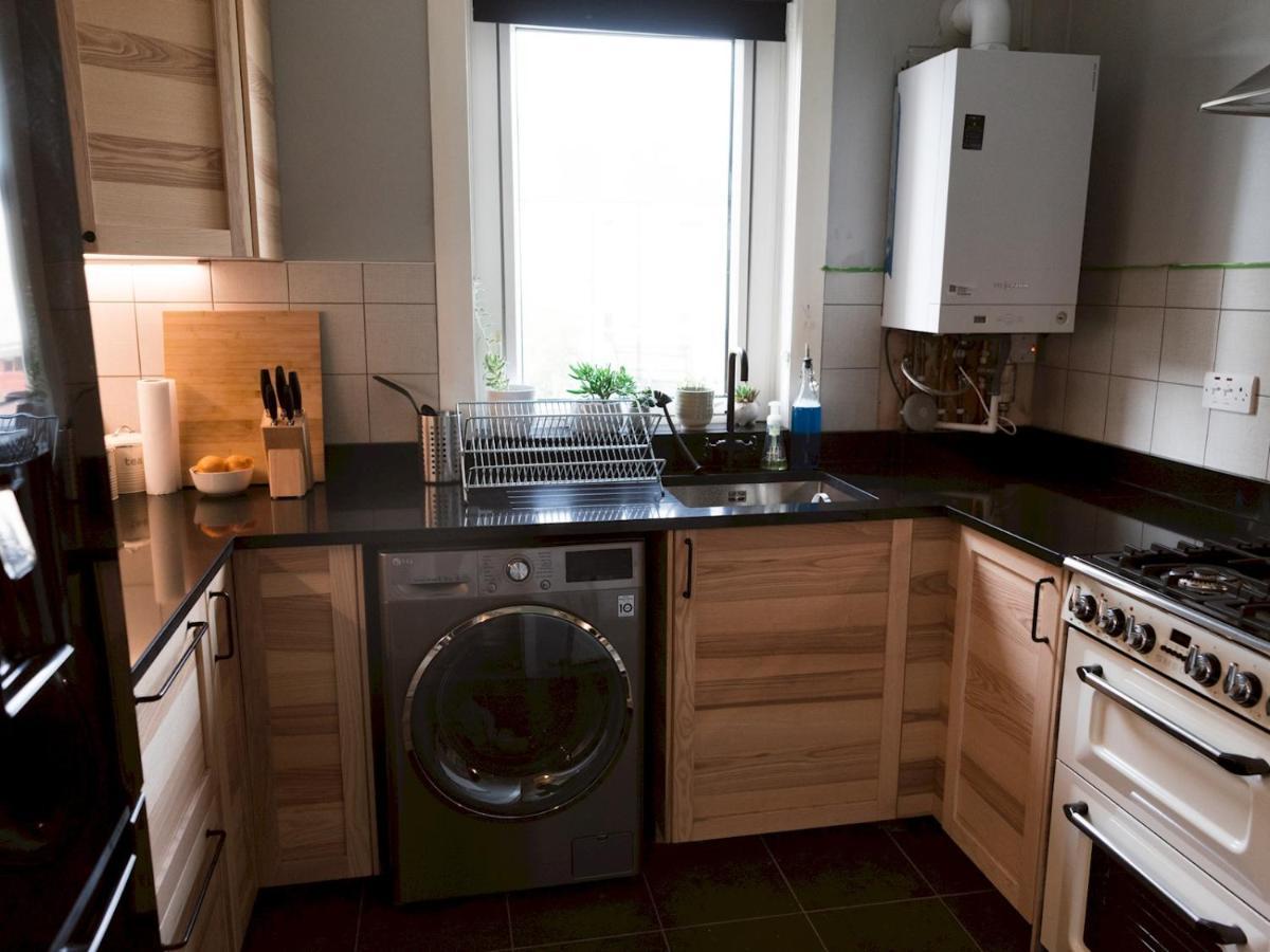 Pass The Keys Cozy Two Bed Flat Near Glasgow Airport & Paisley Bagian luar foto