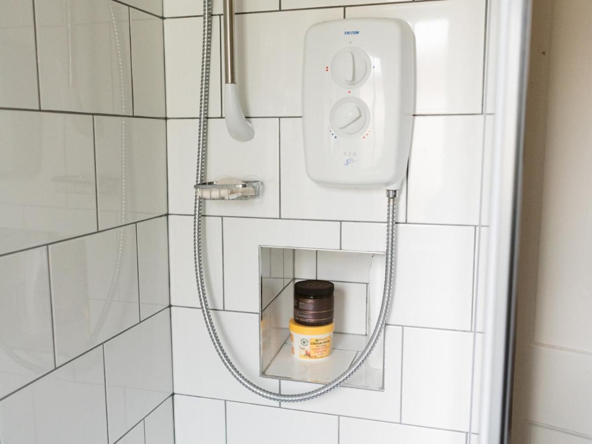 Pass The Keys Cozy Two Bed Flat Near Glasgow Airport & Paisley Bagian luar foto