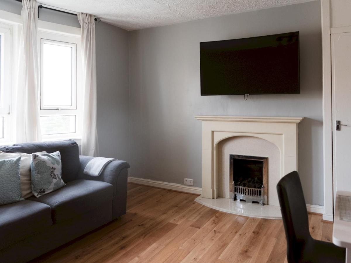 Pass The Keys Cozy Two Bed Flat Near Glasgow Airport & Paisley Bagian luar foto